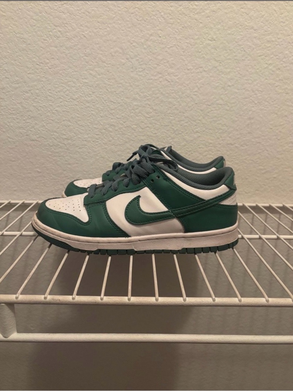 Nike Low-Top Sneakers in Green and White